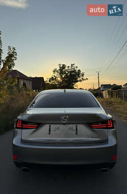 Седан Lexus IS 2015 в 