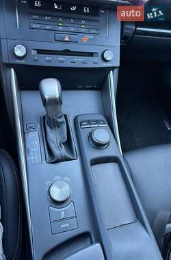 Седан Lexus IS 2014 в 