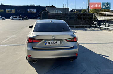 Седан Lexus IS 2014 в 