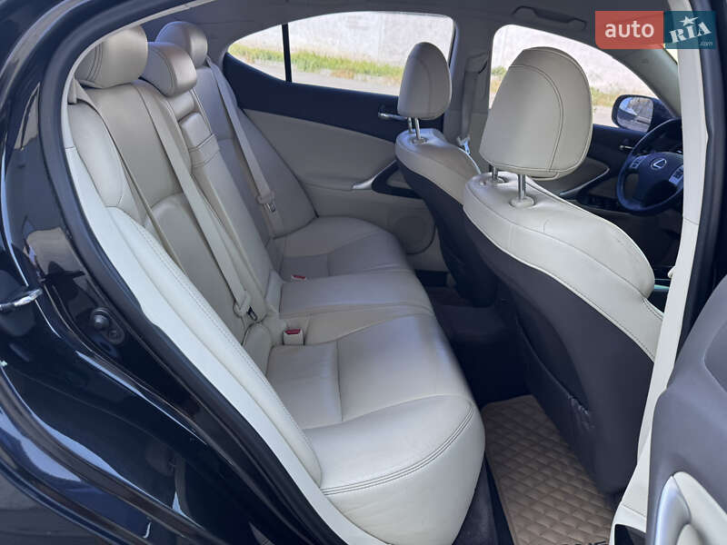 Седан Lexus IS 2011 в Киеве
