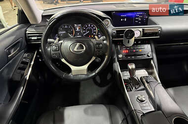 Седан Lexus IS 2017 в 