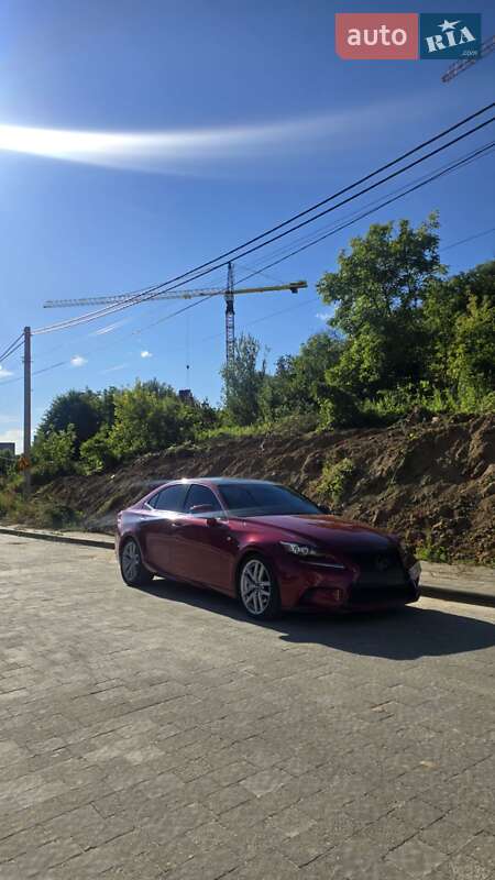 Седан Lexus IS 2015 в Львове