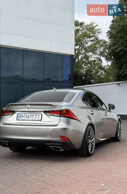 Седан Lexus IS 2017 в 