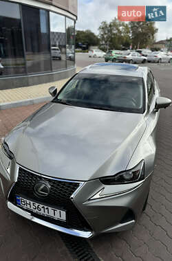 Седан Lexus IS 2017 в 