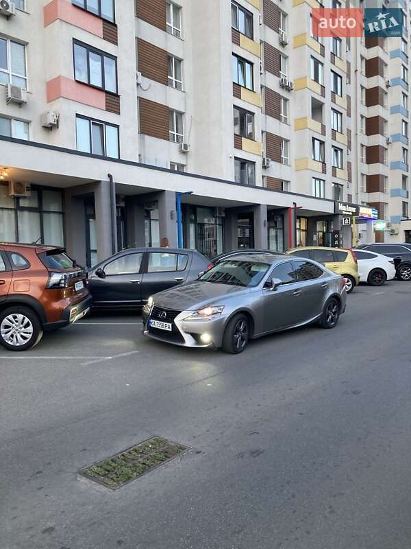Lexus IS 2013
