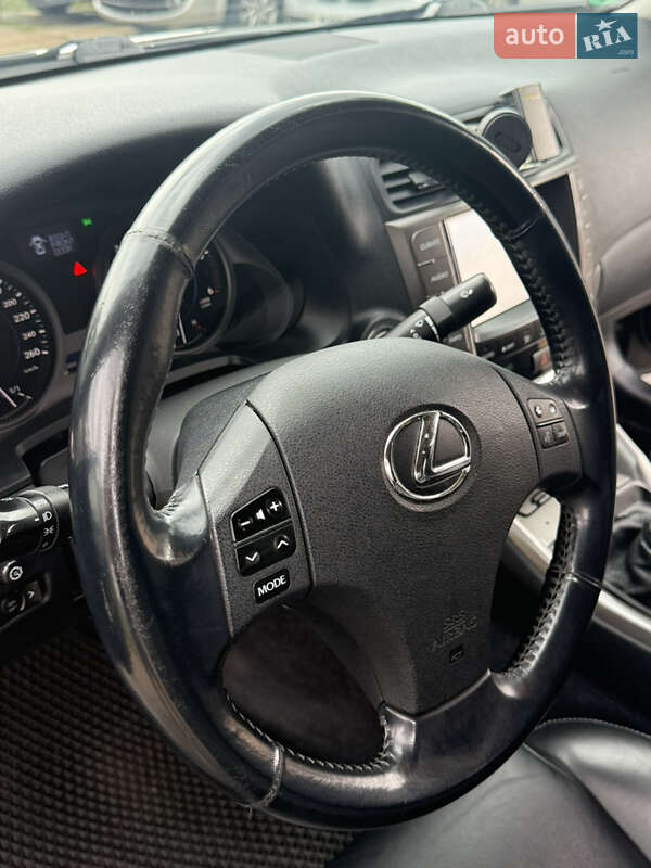 Седан Lexus IS 2009 в Краснограде
