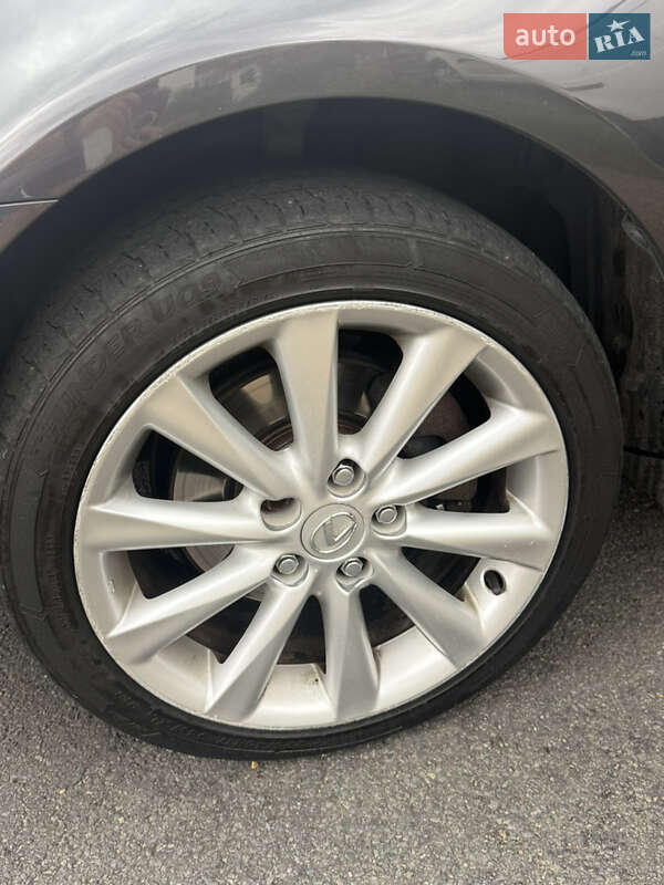 Седан Lexus IS 2009 в Краснограде