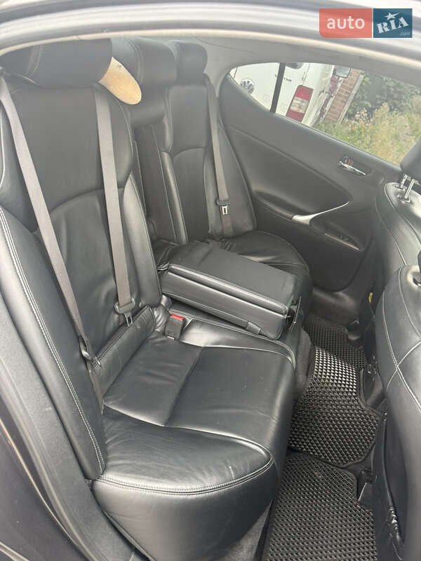 Седан Lexus IS 2009 в Краснограде