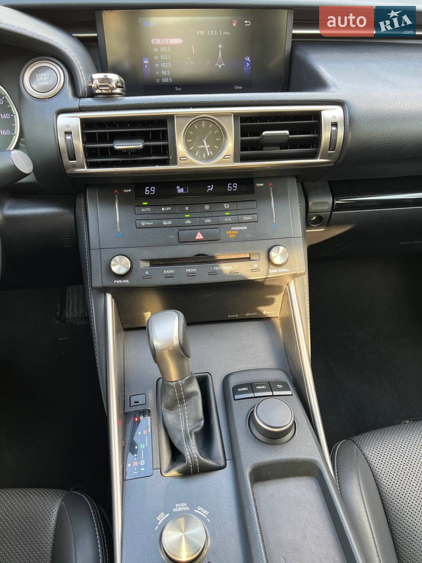 2015 Lexus IS - мініатюра 17