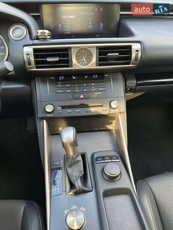 Седан Lexus IS 2015 в Киеве фото 17 Седан Lexus IS 2015 в Киеве