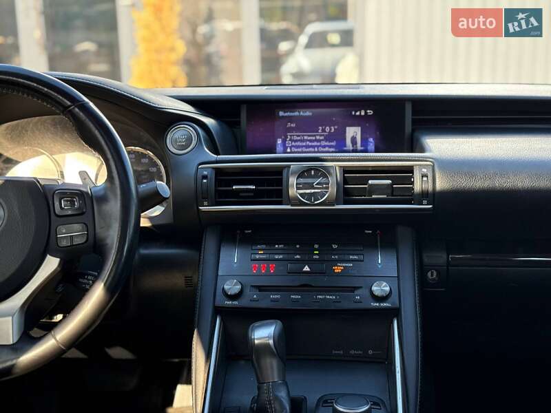 Седан Lexus IS 2017 в Киеве