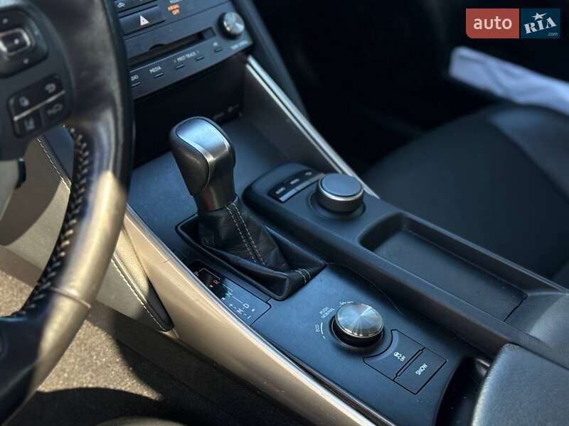 Седан Lexus IS 2017 в Киеве