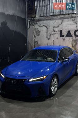 Седан Lexus IS 2021 в 