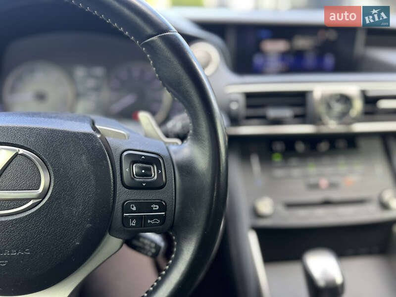 Седан Lexus IS 2020 в Ужгороде