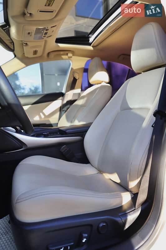 Седан Lexus IS 2013 в Киеве
