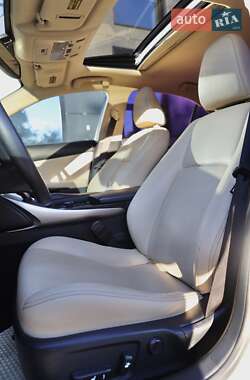 Седан Lexus IS 2013 в 