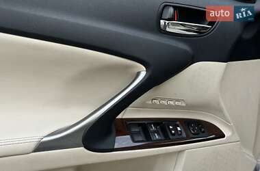 Кабриолет Lexus IS 2010 в 