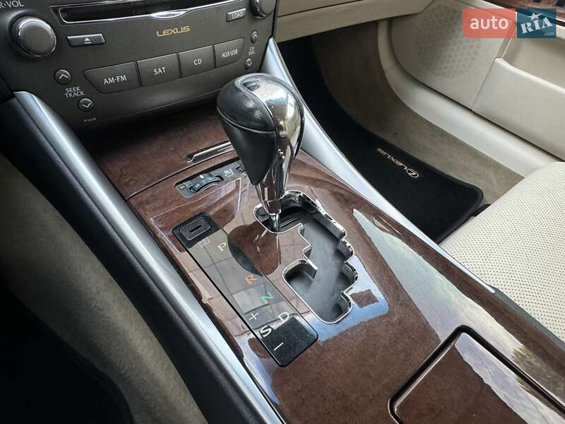 Кабриолет Lexus IS 2010 в Одессе