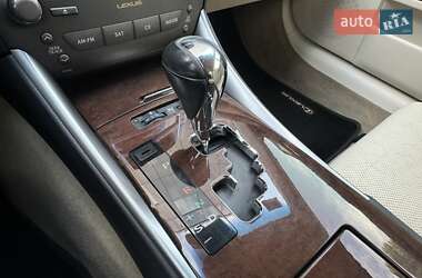 Кабриолет Lexus IS 2010 в 
