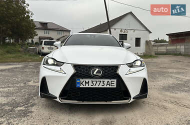 Седан Lexus IS 2018 в 