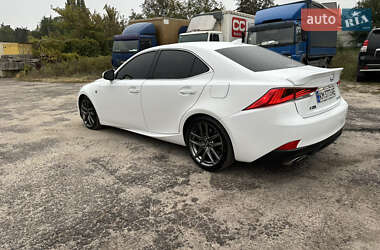 Седан Lexus IS 2018 в 