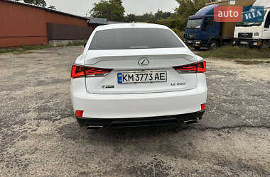 Седан Lexus IS 2018 в 