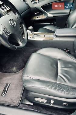 Седан Lexus IS 2010 в 