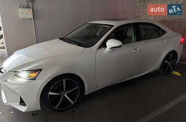 Седан Lexus IS 2018 в 