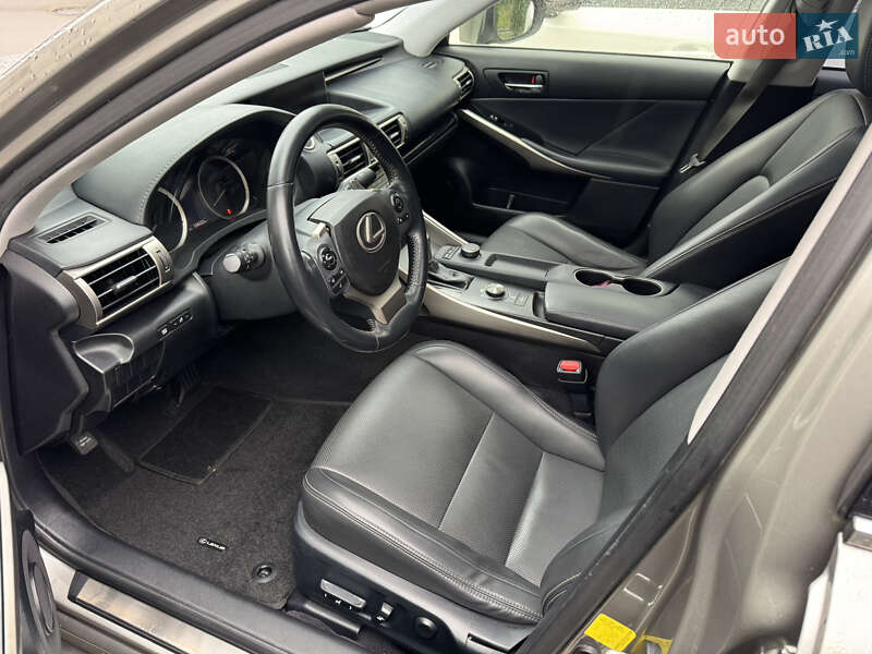 Седан Lexus IS 2014 в Киеве