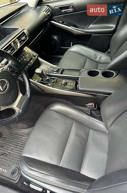 Седан Lexus IS 2014 в 