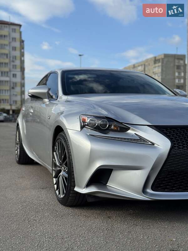 Седан Lexus IS 2015 в Ивано-Франковске