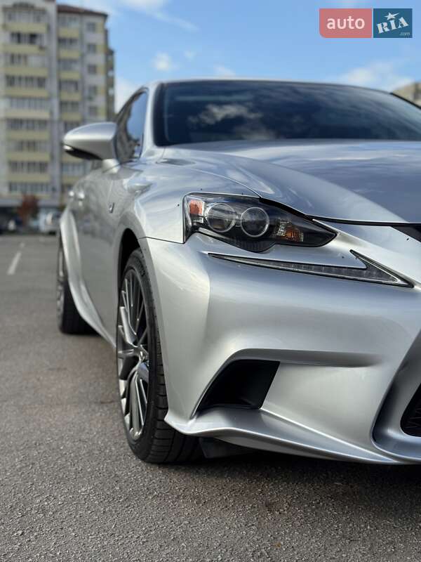 Седан Lexus IS 2015 в Ивано-Франковске