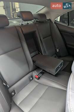 Седан Lexus IS 2015 в 