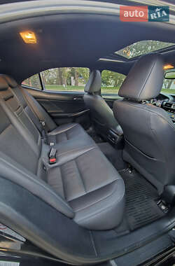 Седан Lexus IS 2014 в 