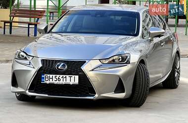 Седан Lexus IS 2017 в 