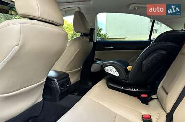 Седан Lexus IS 2017 в 