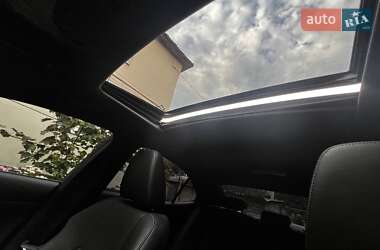 Седан Lexus IS 2017 в 