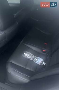 Седан Lexus IS 2016 в 
