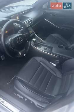 Седан Lexus IS 2016 в 