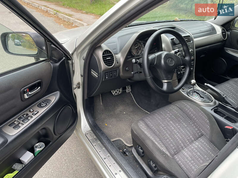 Седан Lexus IS 2000 в Киеве фото 10 Седан Lexus IS 2000 в Киеве