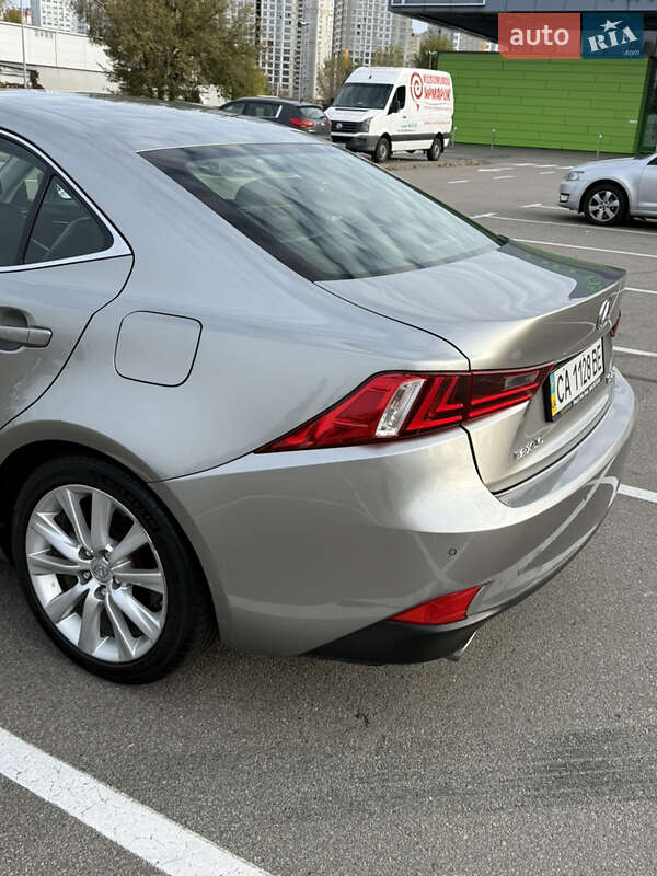 Седан Lexus IS 2013 в Киеве