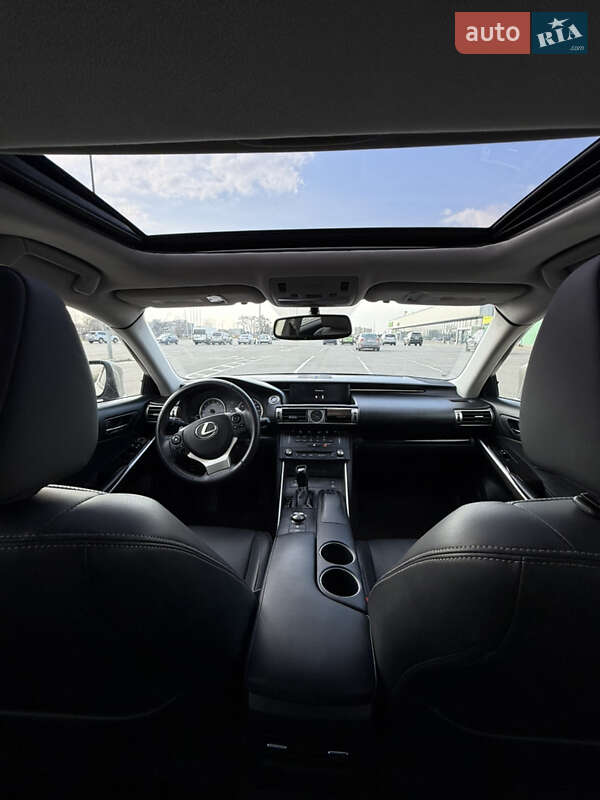 Седан Lexus IS 2015 в Киеве фото 5 Седан Lexus IS 2015 в Киеве