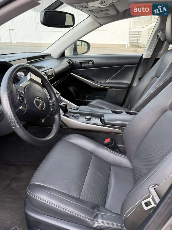 Седан Lexus IS 2015 в Киеве фото 10 Седан Lexus IS 2015 в Киеве