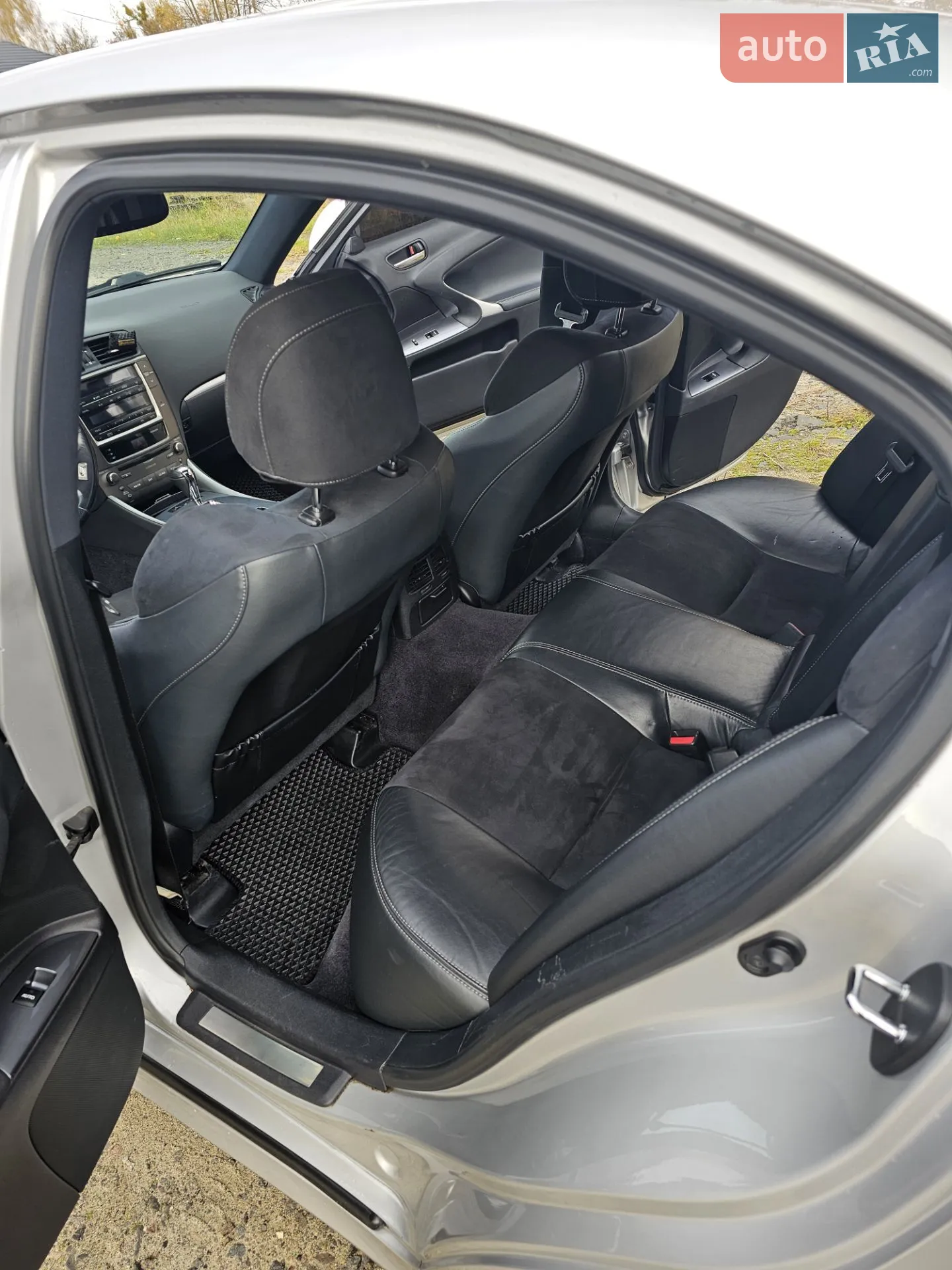 2011 Lexus IS - мініатюра 12
