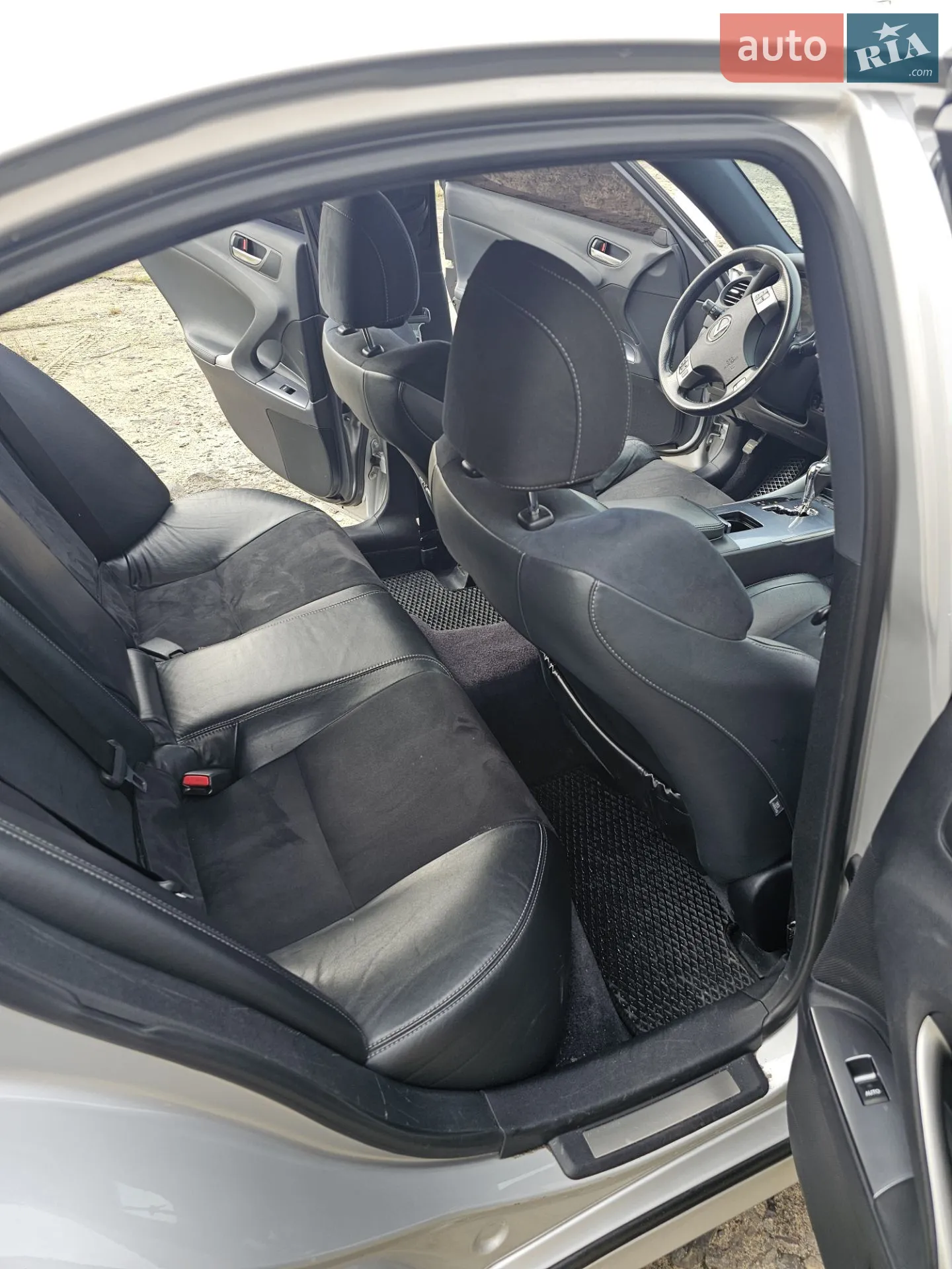 2011 Lexus IS - мініатюра 16