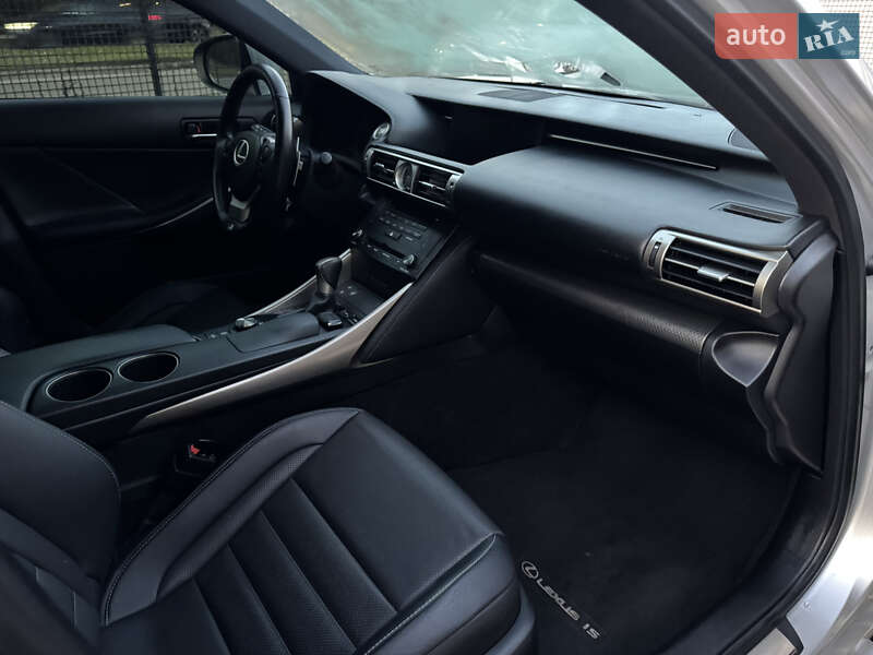 Седан Lexus IS 2016 в Запоріжжі