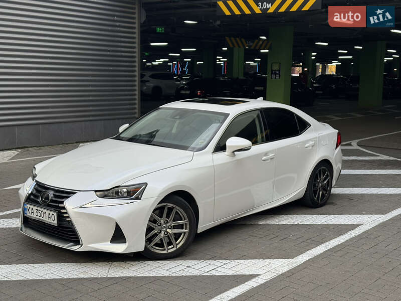 Lexus IS 2017