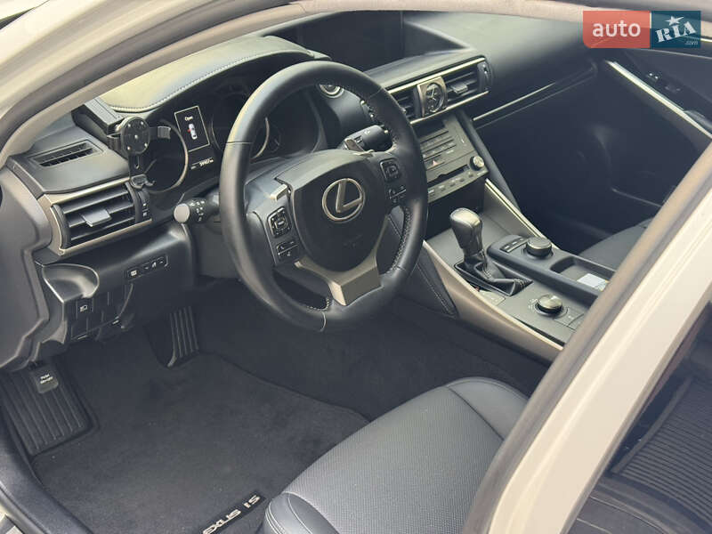 Седан Lexus IS 2017 в Києві фото 13 Седан Lexus IS 2017 в Києві