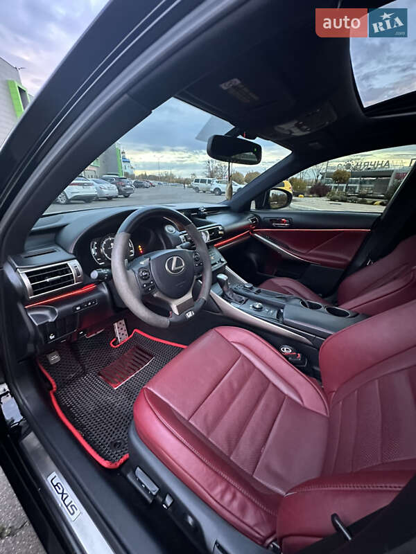 Седан Lexus IS 2015 в Кривом Роге