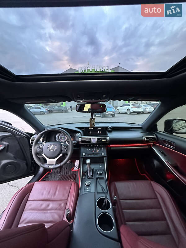 Седан Lexus IS 2015 в Кривом Роге